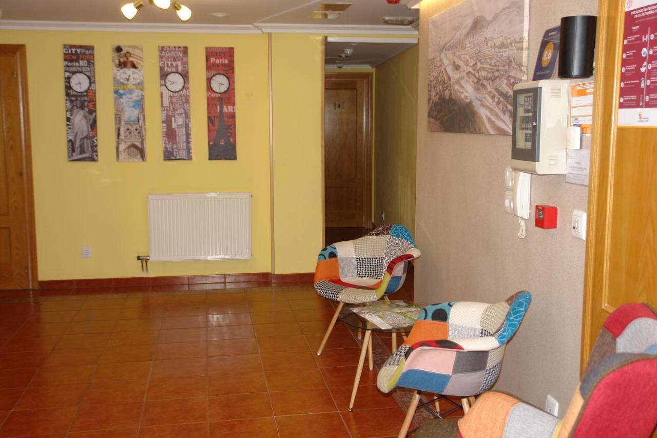 Hostal Campus Burgo Екстериор снимка