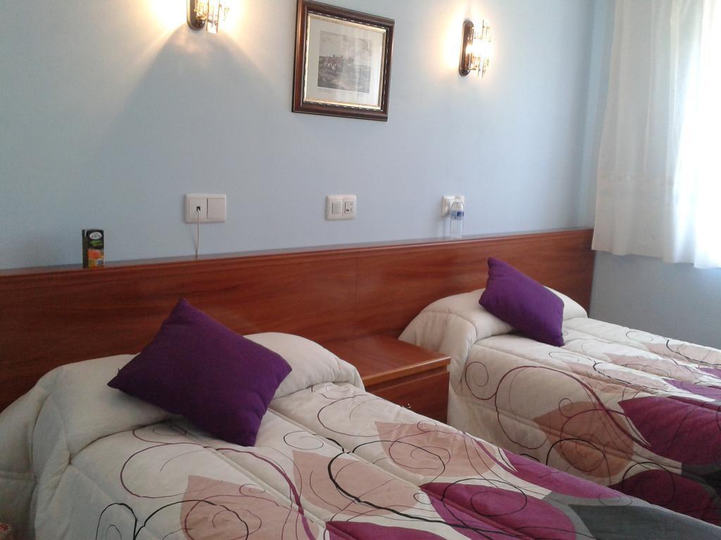 Hostal Campus Burgo Екстериор снимка