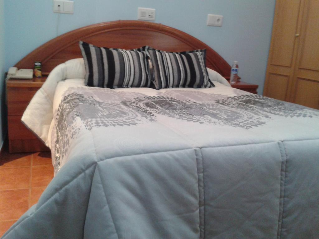 Hostal Campus Burgo Екстериор снимка