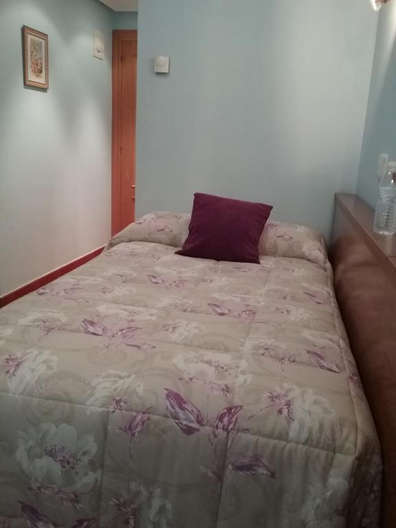 Hostal Campus Burgo Екстериор снимка
