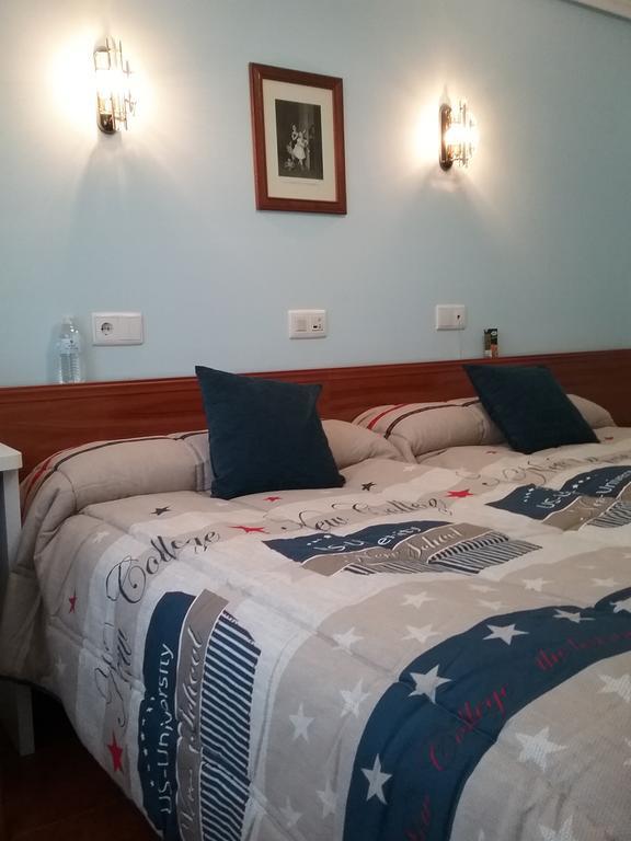 Hostal Campus Burgo Екстериор снимка