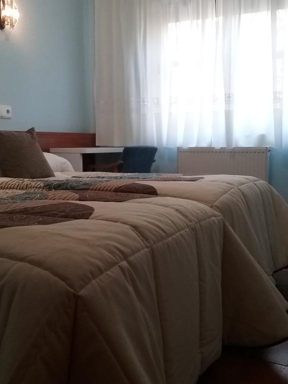 Hostal Campus Burgo Екстериор снимка