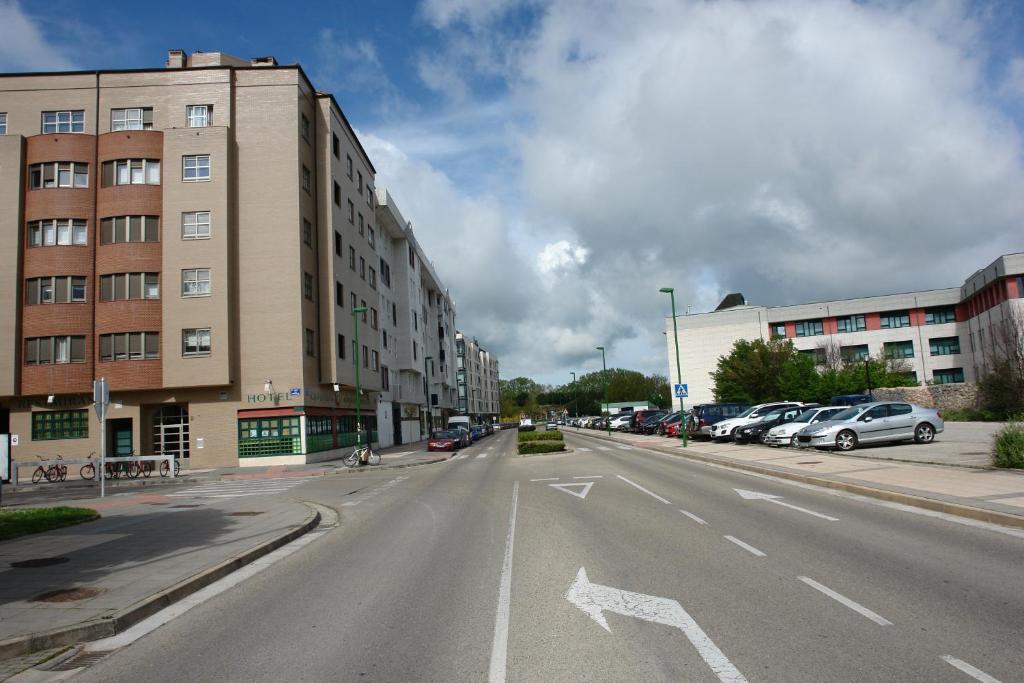 Hostal Campus Burgo Екстериор снимка