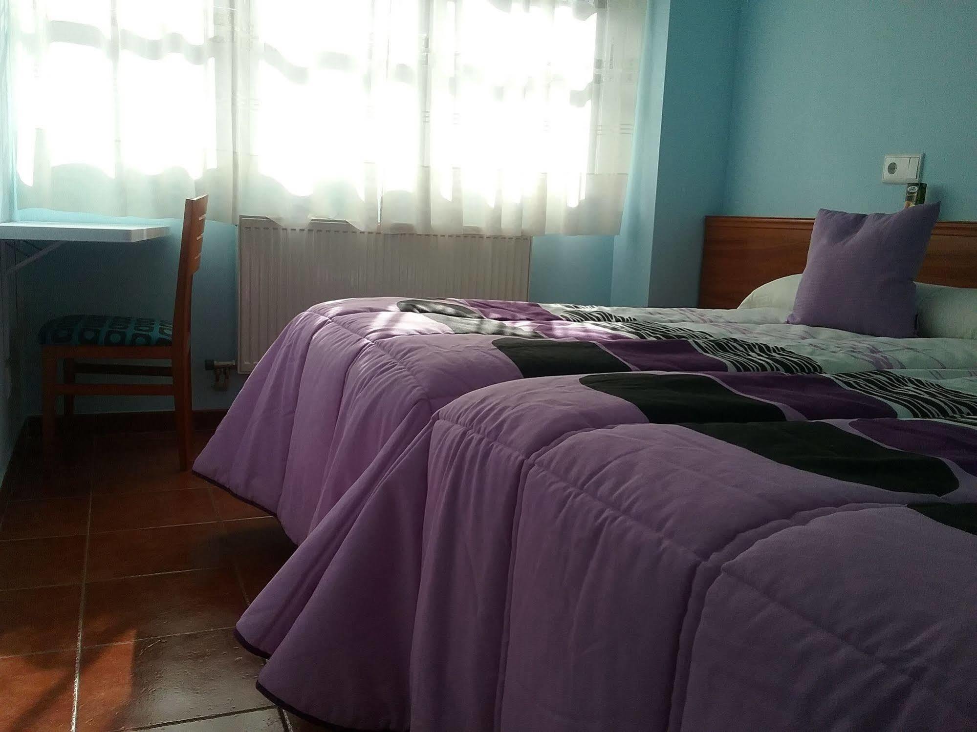 Hostal Campus Burgo Екстериор снимка
